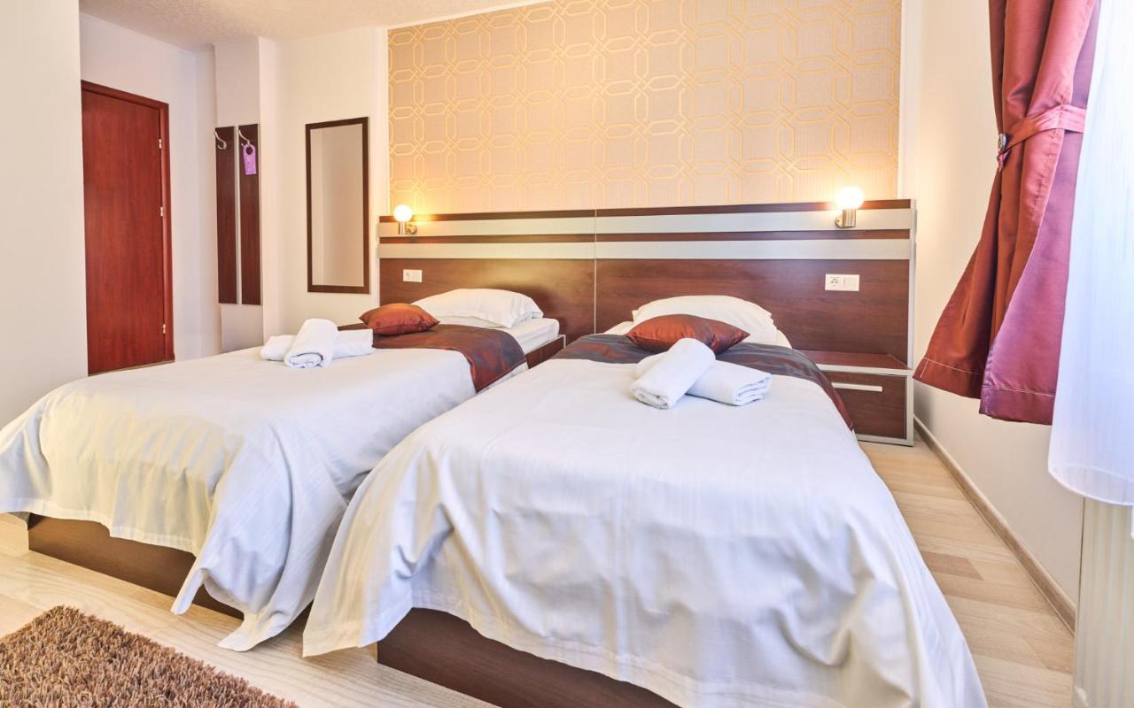 Pension Mora Cluj-Napoca Esterno foto