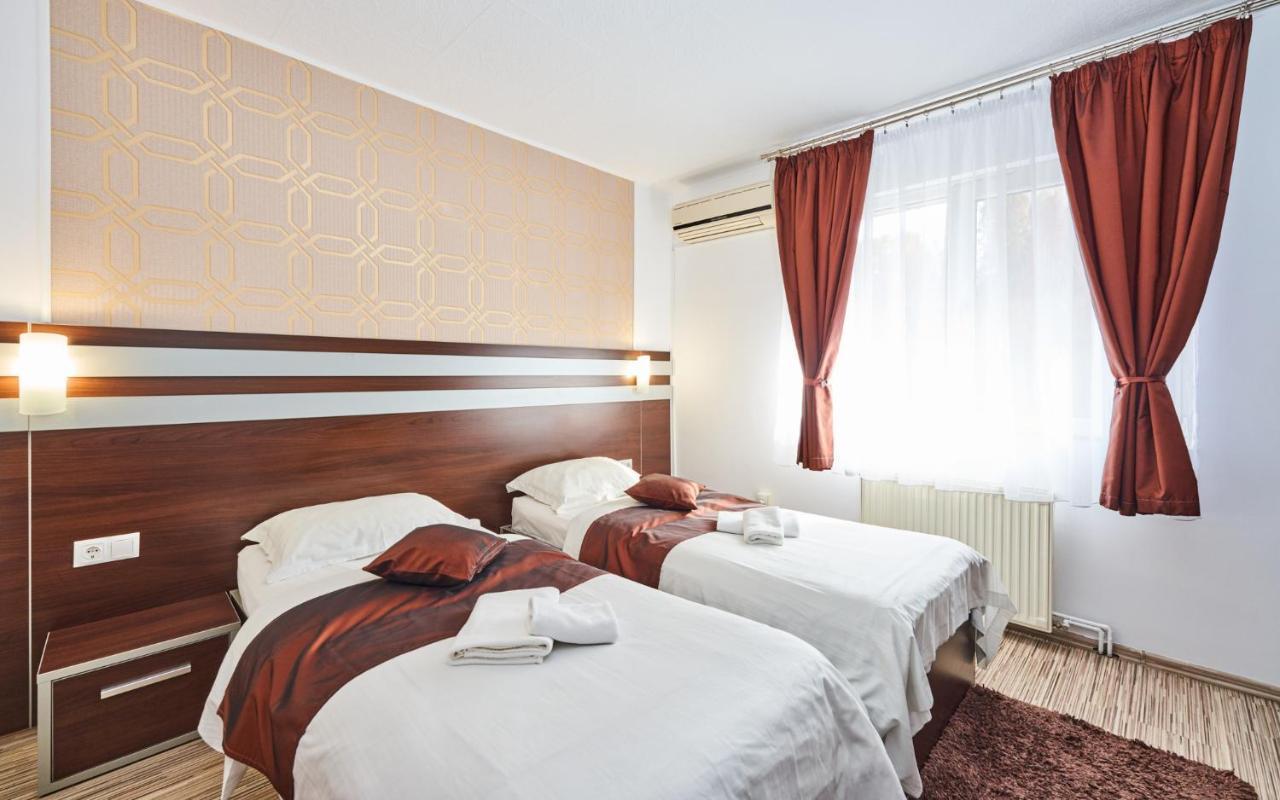 Pension Mora Cluj-Napoca Esterno foto