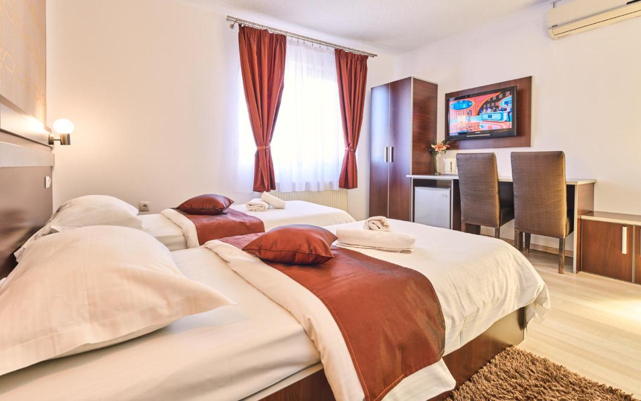 Pension Mora Cluj-Napoca Esterno foto