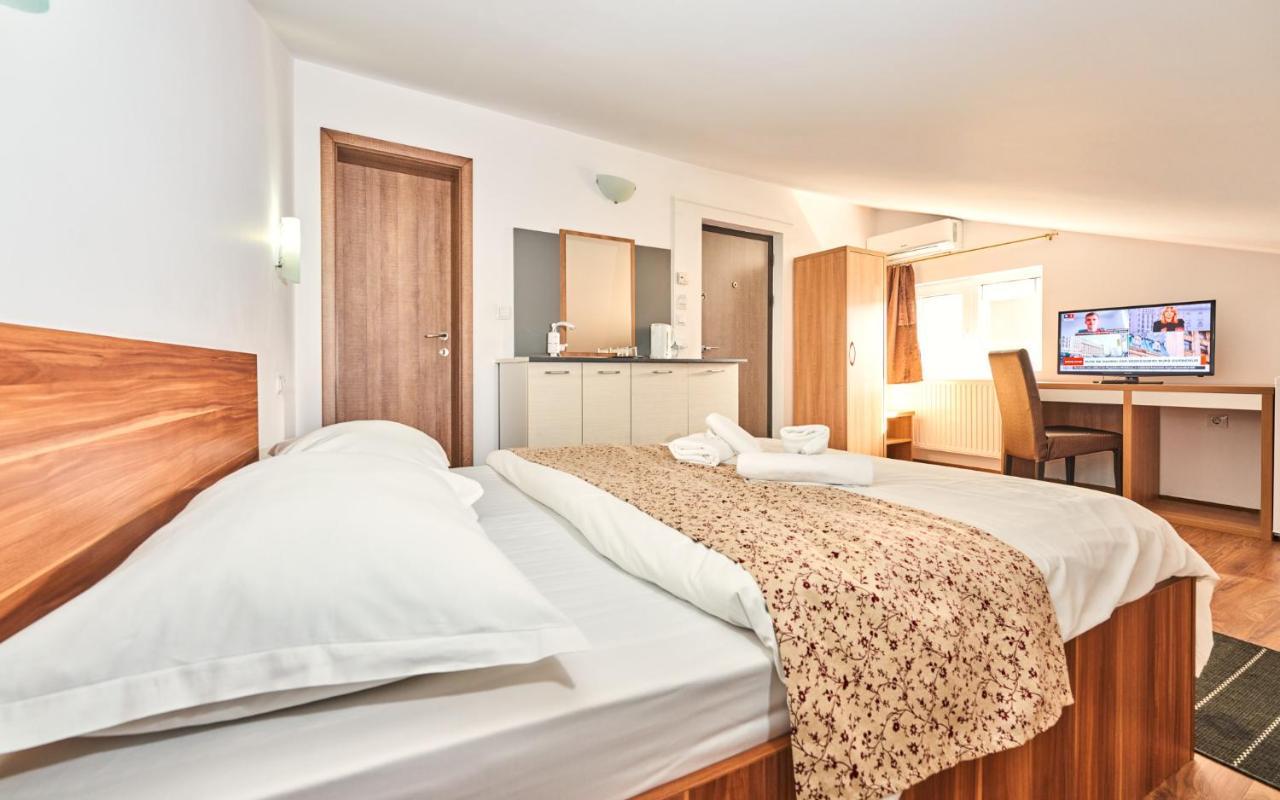 Pension Mora Cluj-Napoca Esterno foto