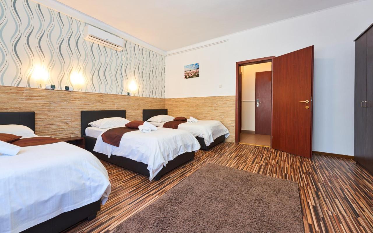 Pension Mora Cluj-Napoca Esterno foto