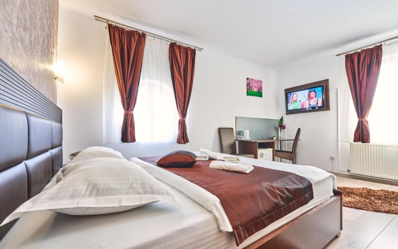 Pension Mora Cluj-Napoca Esterno foto