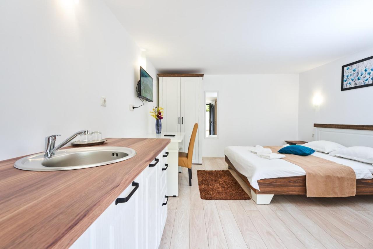 Pension Mora Cluj-Napoca Esterno foto