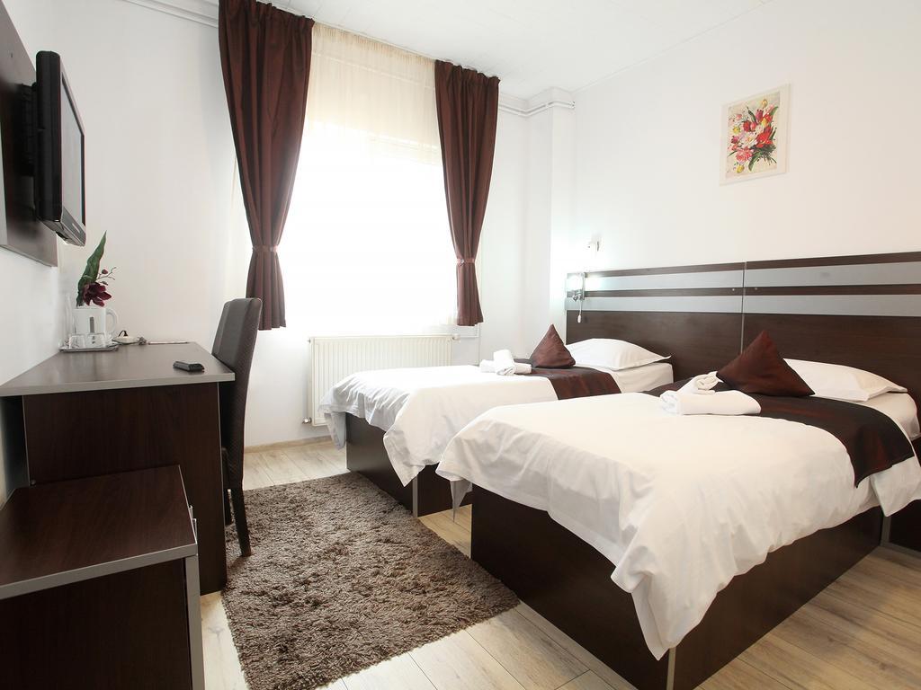 Pension Mora Cluj-Napoca Esterno foto